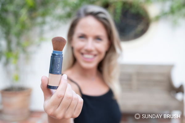 Wie funktioniert Sonnenpuder mit SPF - Sunday Brush